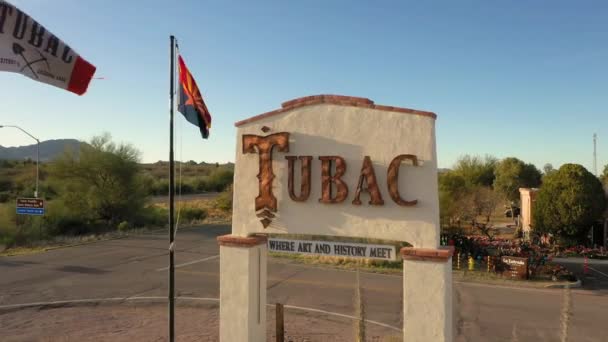 Cartel de Tubac Arizona a la entrada de la ciudad — Vídeos de Stock