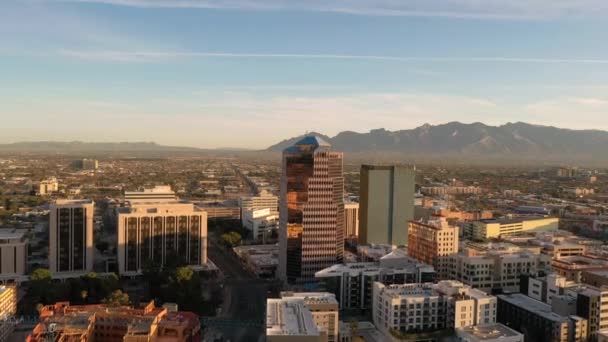 Drone wznosi się w centrum Tucson, Arizona — Wideo stockowe