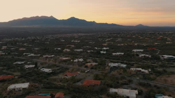 Aéreo de Green Valley, Arizona e Montanhas Santa Rita — Vídeo de Stock