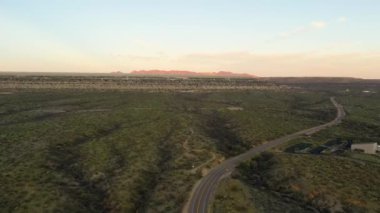 Yeşil Vadi ve Sahuarita, Arizona 'daki madenlere doğru uçuyor.
