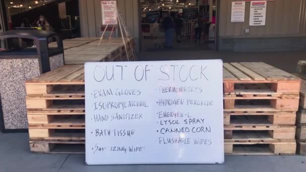 Signo fuera de stock en Costco durante la pandemia de Covid — Vídeos de Stock