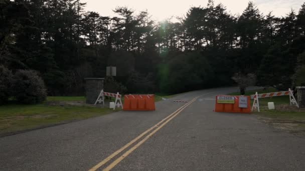 COVID-19 salgını sırasında Oregon 'daki kapalı eyalet parkı. — Stok video