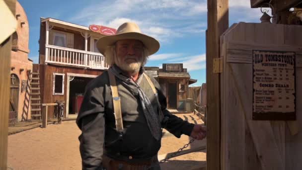 Porträt eines Cowboy-Schauspielers in Tombstone, Arizona, Stadt im Wilden Westen — Stockvideo