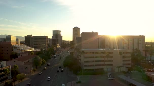 De prachtige stad Tucson, Arizona tijdens zonsondergang - vanuit de lucht — Stockvideo