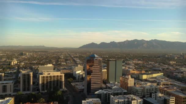 Aérea del centro de Tucson durante las horas del amanecer — Vídeos de Stock