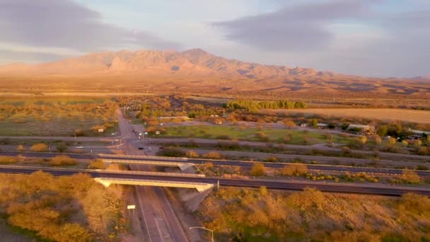 亚利桑那州的Nogales高速公路，日落时分，空中 — 图库视频影像