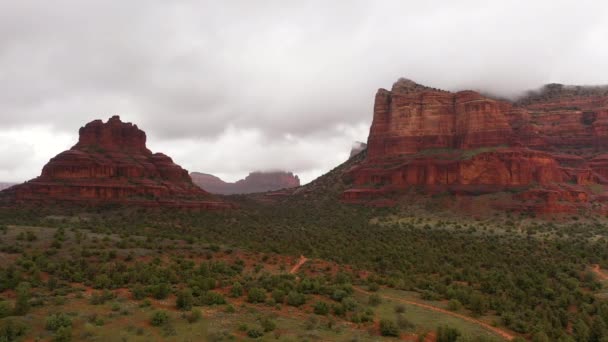 Vista da paisagem das formações rochosas vermelhas em Sedona, Arizona, antena — Vídeo de Stock