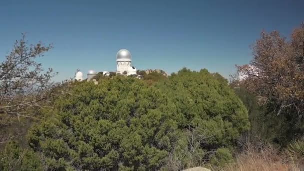 Hvězdárna Kitt Peak poblíž Tucsonu v Arizoně - přiblížení záběru — Stock video