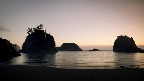 Hermosas pilas de mar en la costa de Oregon, panorama — Foto de Stock