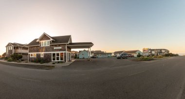 Gün batımında Bandon Oregon 'da Table Rock Motel, panorama