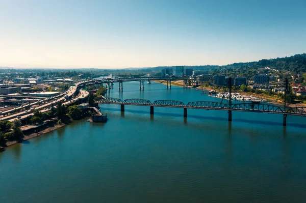 Luftaufnahme von Portland Oregon Hawthorne und Morisson Bridge — Stockfoto