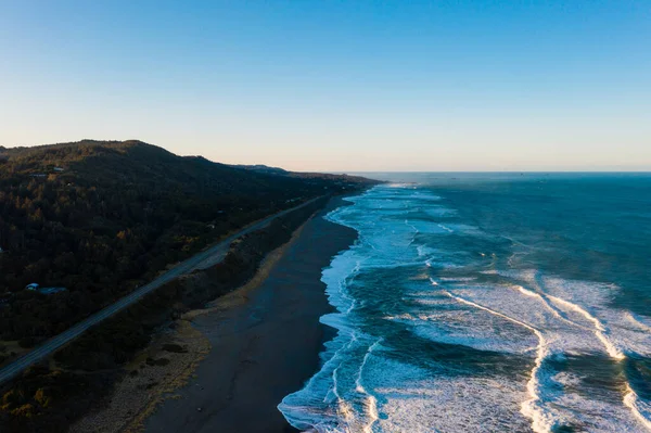 Pacific Coastline cerca de Gold Beach Oregon durante las primeras horas de la mañana. — Foto de Stock