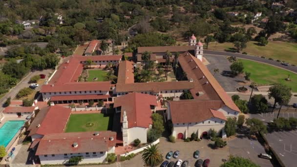 Aerial drone shot circling Mission Santa Barbara, USA — Stock video