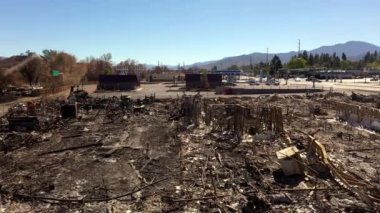 Oregon 'da yangın sonrası. Harap olmuş evler ve işletmeler. 