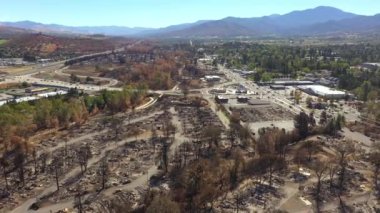 Almeda Fire 2020 'den Phoenix Güney Oregon' daki yanmış bölgenin kuşbakışı görüntüsü 