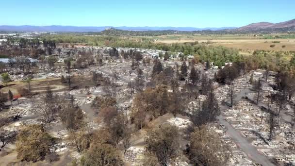 Drone schodzi na spalony obszar w Oregonie z pożaru 2020 — Wideo stockowe