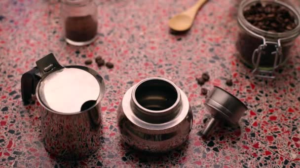 Persona Che Prepara Caffè Espresso Una Moka — Video Stock