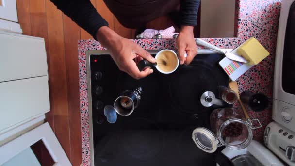 Vista Dall Alto Persona Che Caffè Con Burro Olio Mct — Video Stock