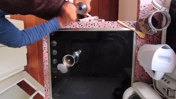 Une Personne Moudre Des Grains Café Faire Café Expresso Pour — Video