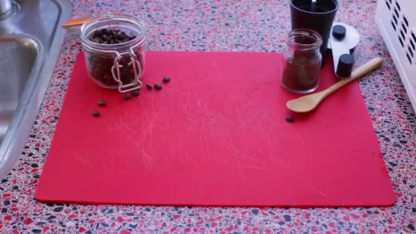 Pessoa Fazendo Café Cetogênico Com Manteiga Biológica Óleo Mct — Vídeo de Stock