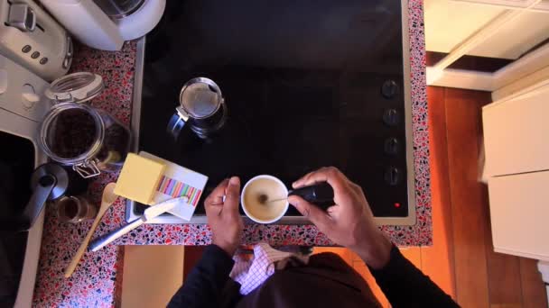 Biyolojik Tereyağı Mct Yağlı Brezilya Kahvesi Yapan Kişi — Stok video