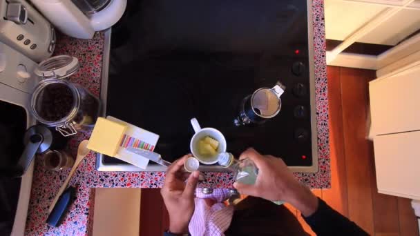 Personne Faisant Café Cétone Nutricieux Avec Beurre Huile Mct — Video