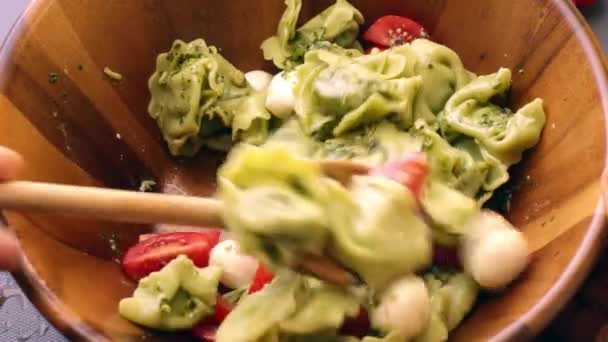 Chef Preparando Deliciosa Pasta Italiana Para Almuerzo Cocina — Vídeos de Stock