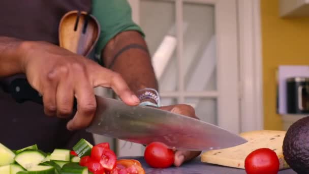 Chef Bereidt Biologische Groenten Voor Heerlijke Gerechten Keuken — Stockvideo