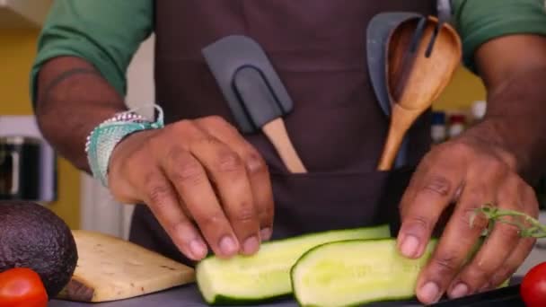 Chef Bereidt Biologische Groenten Voor Gezonde Maaltijd Keuken — Stockvideo