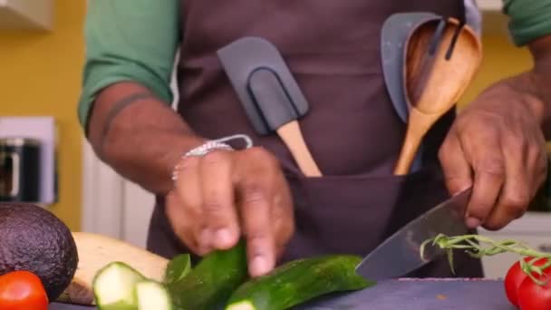 Chef Preparando Legumes Orgânicos Para Refeição Saudável Cozinha — Vídeo de Stock