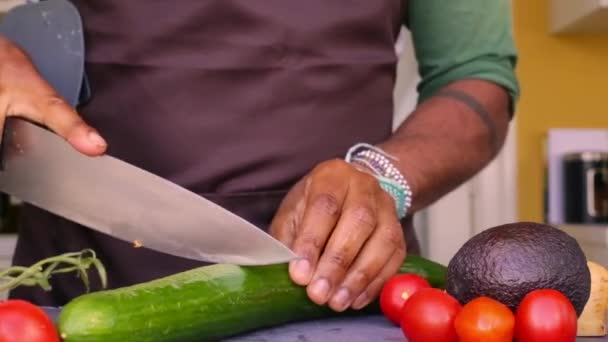 Chef Bereidt Biologische Groenten Voor Gezonde Maaltijd Keuken — Stockvideo