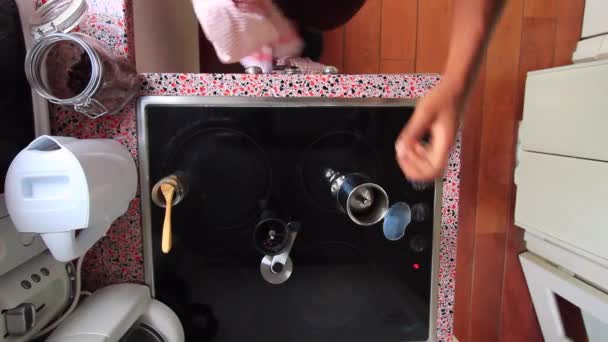 Vista Dall Alto Persona Che Prepara Caffè Espresso Cucina — Video Stock
