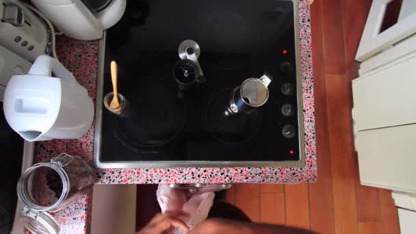 Vue Dessus Personne Qui Prépare Café Expresso Dans Cuisine — Video