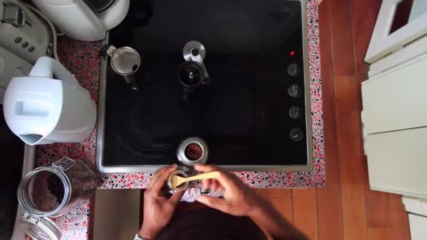 Vista Superior Pessoa Que Prepara Café Expresso Cozinha — Vídeo de Stock