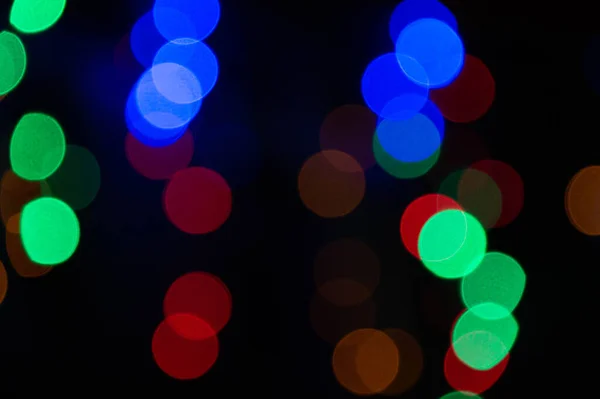 抽象的な夜の光ボケの背景に焦点を当てた。クリスマスの背景. — ストック写真