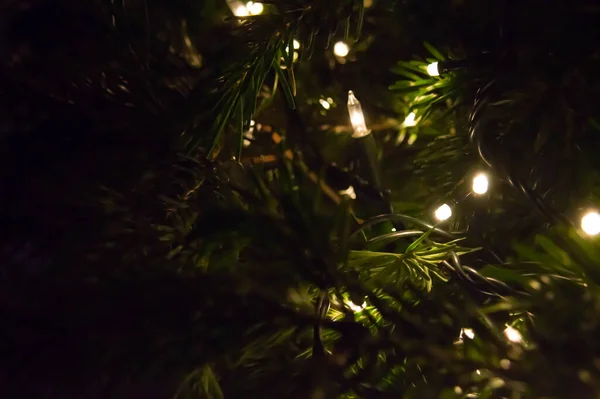 街のクリスマスのための光の照明。クリスマスの背景. — ストック写真