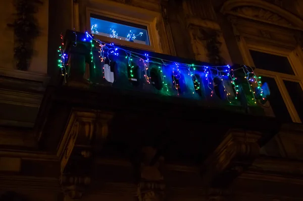Vánoční osvětlení ve městě. Dekorace na ulicích. Royalty Free Stock Fotografie