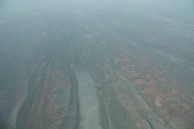 Ağaçlı Afrika savanı 