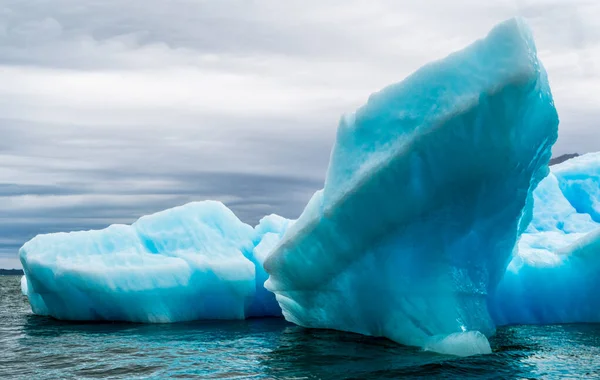 南极洲的冰层形成 这个冰园就在日耳曼海峡对岸 — 图库照片