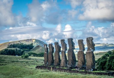Ahu Tongariki 'den Moais, Paskalya Adası, Şili