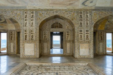 Humayun 'un mezarının güzel manzarası Babür İmparatoru Humayun' un mezarı ve Hindistan 'ın ilk bahçe mezarı Tac Mahal' in yapımına ilham kaynağı oldu. Delhi, Hindistan