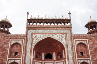 Humayun 'un mezarının güzel manzarası Babür İmparatoru Humayun' un mezarı ve Hindistan 'ın ilk bahçe mezarı Tac Mahal' in yapımına ilham kaynağı oldu. Delhi, Hindistan