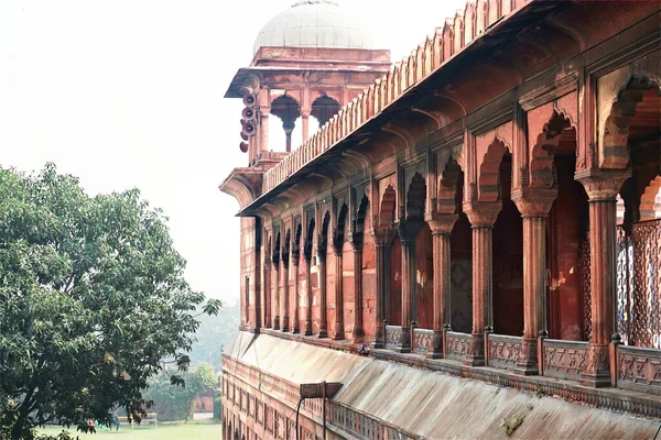 德里红堡 Red Fort Delhi 是一个红色砂岩要塞城市 建于穆加尔政权时期 2007年被指定为教科文组织世界遗产的Mughal印第安人建筑结构 — 图库照片