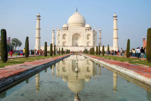 타지마할 Taj Mahal 인도의 아그라 우타르프라데시에 야무나 기슭에 상아처럼 대리석으로 — 스톡 사진