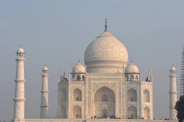 타지마할 Taj Mahal 인도의 아그라 우타르프라데시에 야무나 기슭에 상아처럼 대리석으로 — 스톡 사진