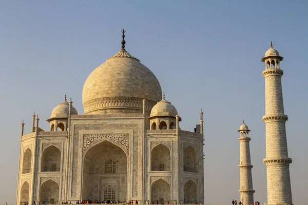 타지마할 Taj Mahal 인도의 아그라 우타르프라데시에 야무나 기슭에 상아처럼 대리석으로 — 스톡 사진