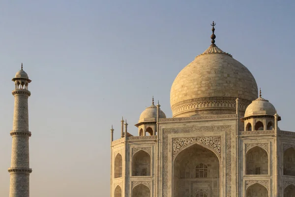 タージ マハル Taj Mahal インドのウッタル プラデーシュ州アグラ市のヤムナ川南岸にある象牙の大理石の霊廟である — ストック写真