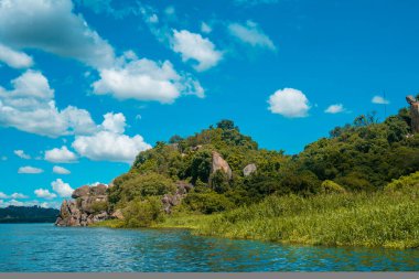 Saa nane adası, Mwanza