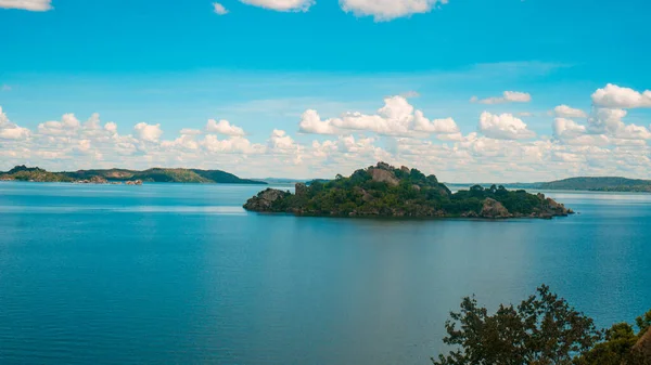 Saa nane adası, Mwanza