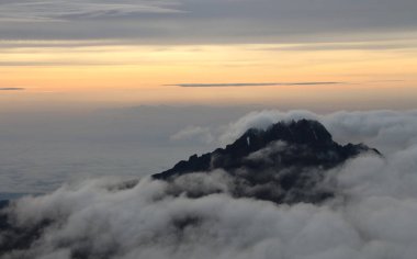 Kilimanjaro Dağı 'nın manzarası - Afrika' nın Tanzanya 'daki çatısı.